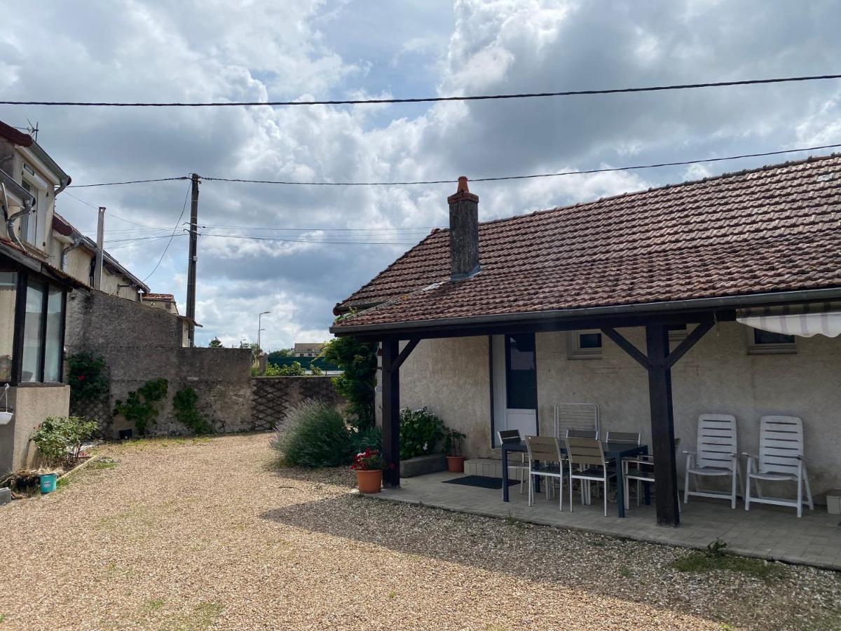 Вилла La Petite Maison Toulon-sur-Arroux Экстерьер фото